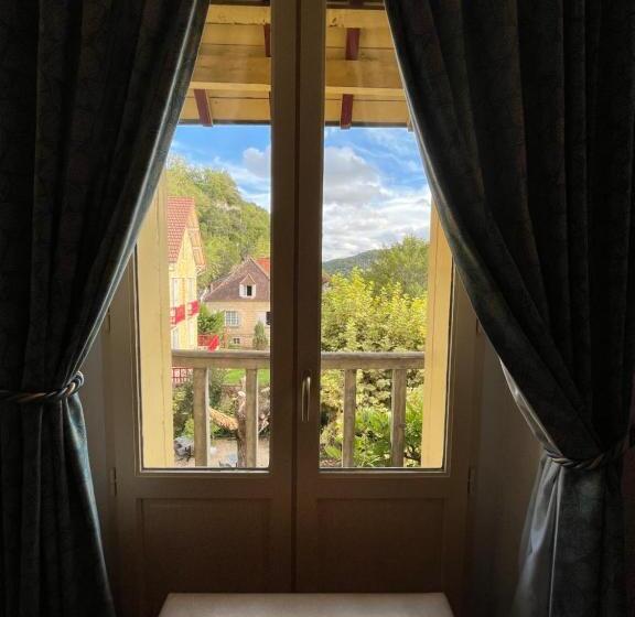 هتل Hôtel Le Cro Magnon
