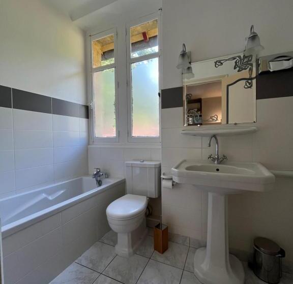 هتل Hôtel Le Cro Magnon
