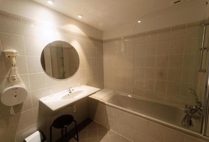 هتل Hôtel Le Lons