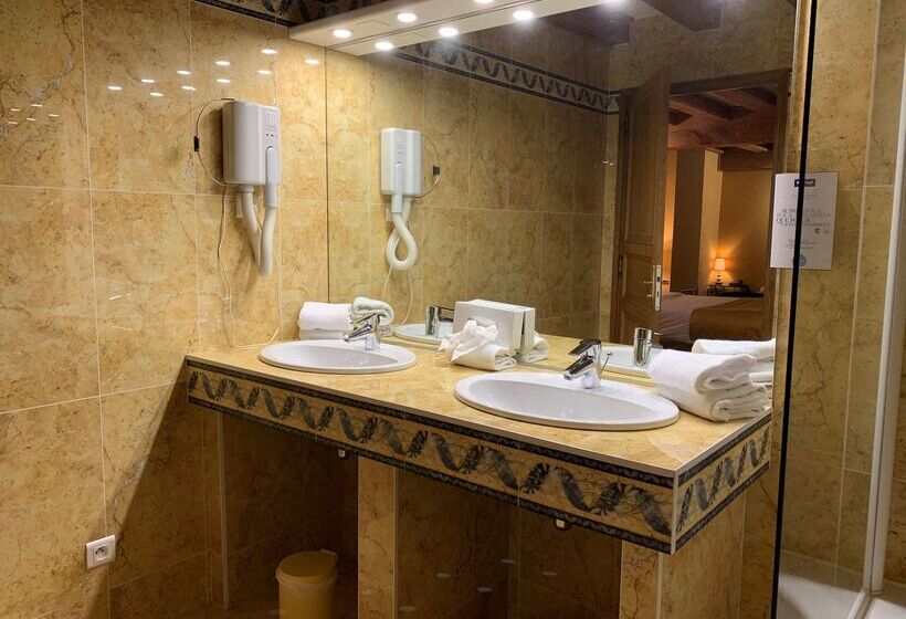 هتل Kyriad Saumur Hyper Centre Hôtel Appartements Et Spa Soins Sothys Paris