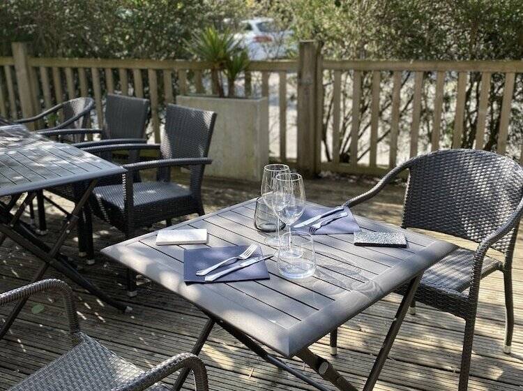 فندق Le Clos Du Pontic Logis Et Cit