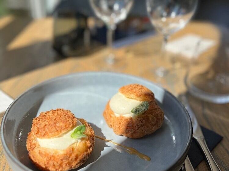 فندق Le Clos Du Pontic Logis Et Cit