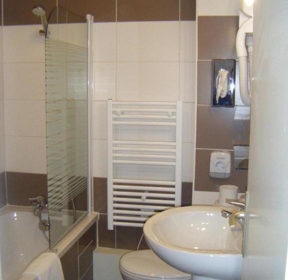 Отель Logis   Hôtel & Restaurant Le Bellevue