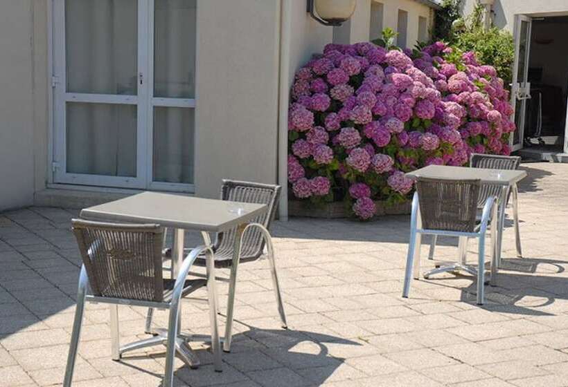 هتل Logis, Hôtel Au Chêne Vert, Saint Brieuc Nord