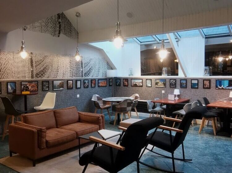 هتل Logis, Hôtel Au Chêne Vert, Saint Brieuc Nord
