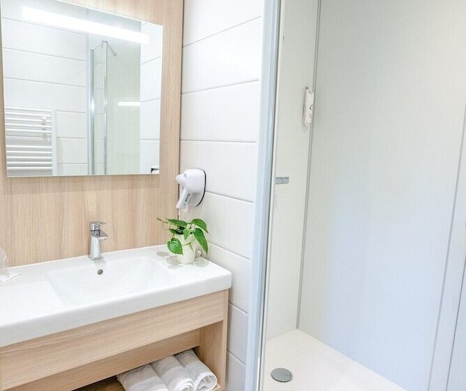 هتل Logis, Hôtel Au Chêne Vert, Saint Brieuc Nord