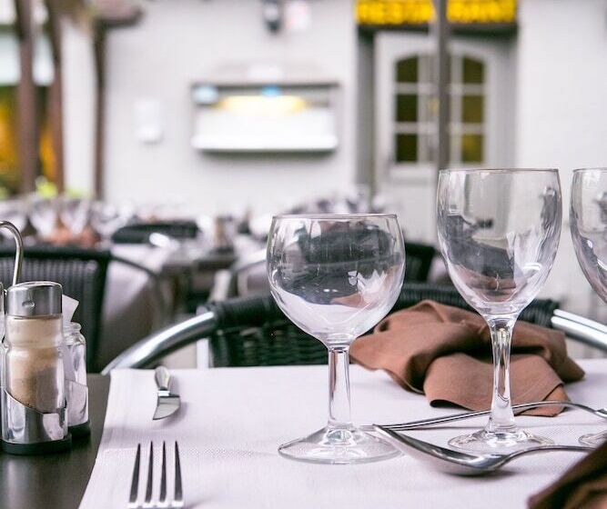 هتل Logis Hôtel Restaurant Des Acacias Lille Tourcoing