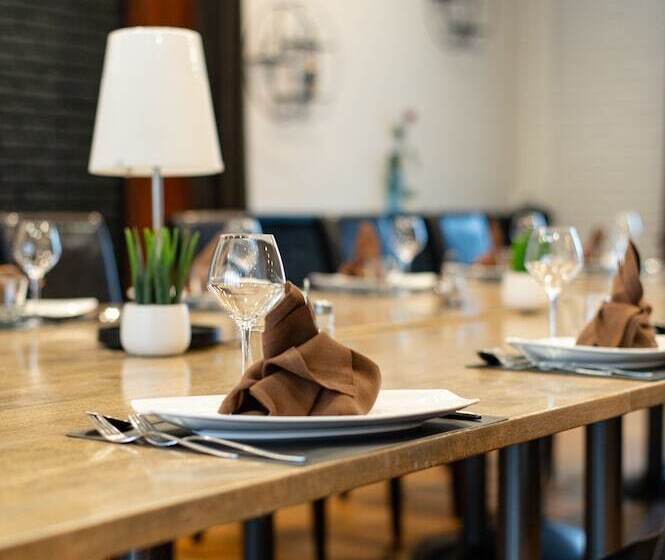 هتل Logis Hôtel Restaurant Des Acacias Lille Tourcoing