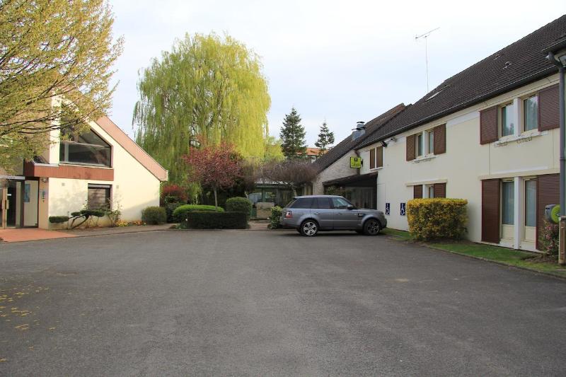 בית מלון כפרי Logis Lhôtel Restaurant Antony Verrières Le Buisson