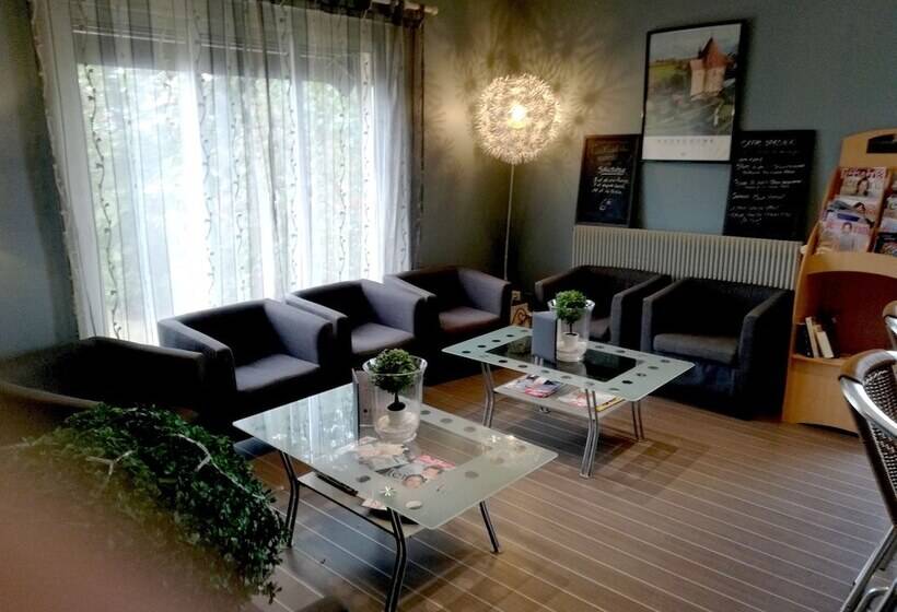 ホテル Logis Les Charmilles Chalonsursaone Sud