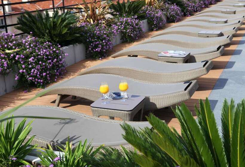 Fotos del hotel Best Western Premier Le Patio Des Artistes Wellness Jacuzzi:  37
