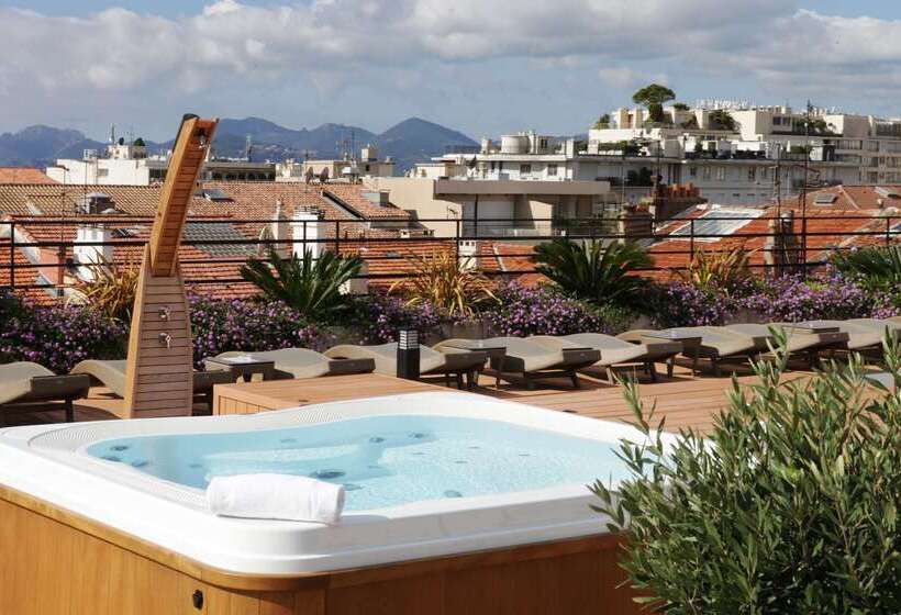 Fotos del hotel Best Western Premier Le Patio Des Artistes Wellness Jacuzzi:  41