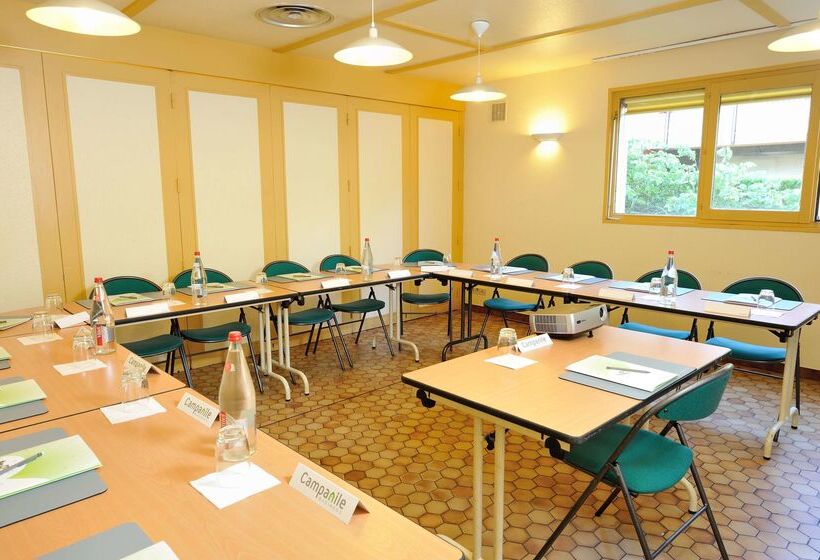 هتل Campanile Cholet