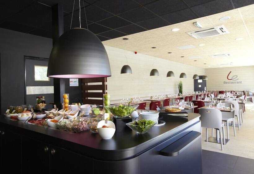 هتل Campanile Cholet