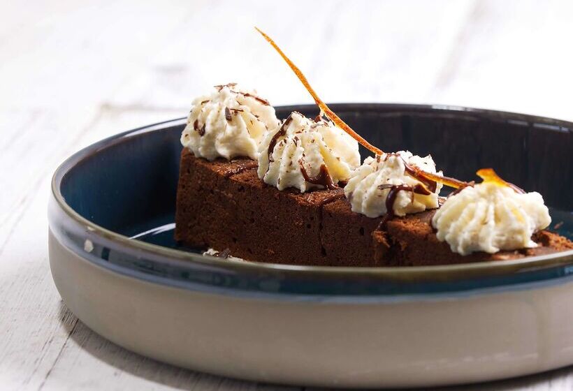 Отель Campanile Clermont Ferrand Le Brezet