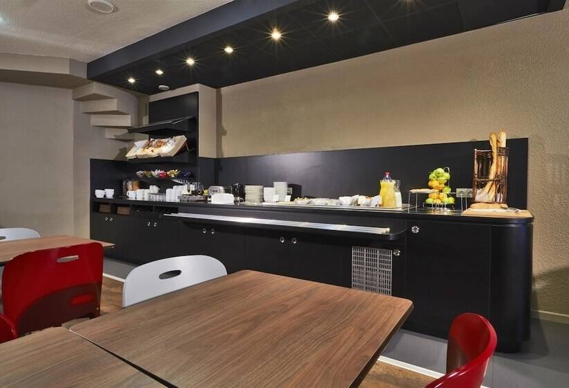 בית מלון כפרי Campanile Paris Ouest   Porte De Champerret Levallois