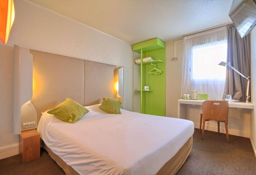 Hotelli Campanile Paris Ouest Nanterre La Defense