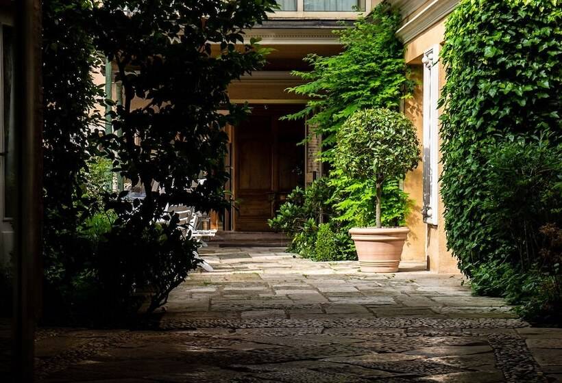 هتل Grand Hôtel Du Lion D Or