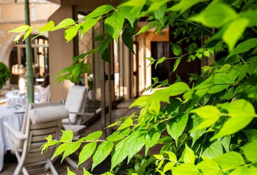 هتل Grand Hôtel Du Lion D Or