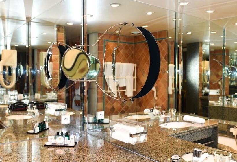هتل Grand Hôtel Du Lion D Or