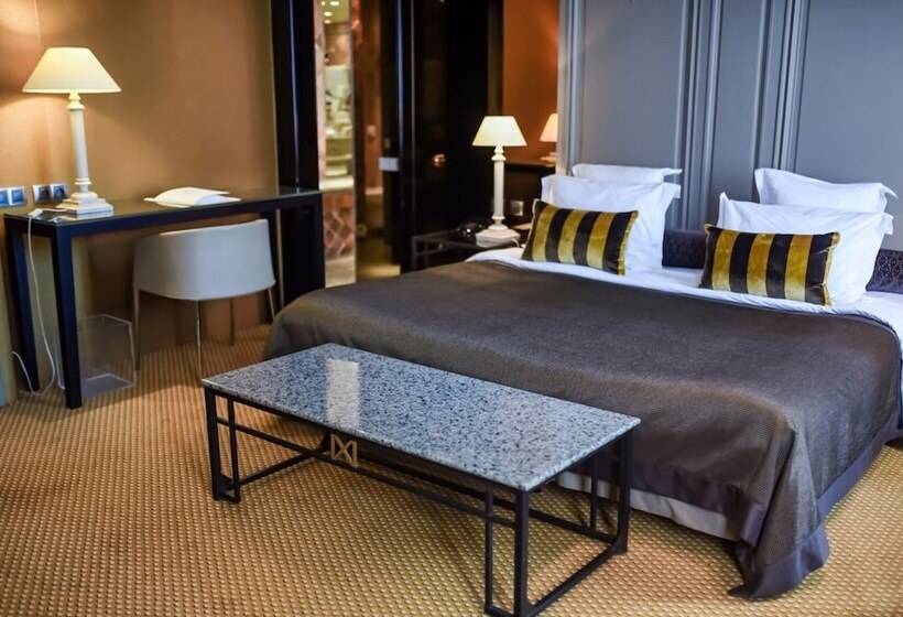 هتل Grand Hôtel Du Lion D Or