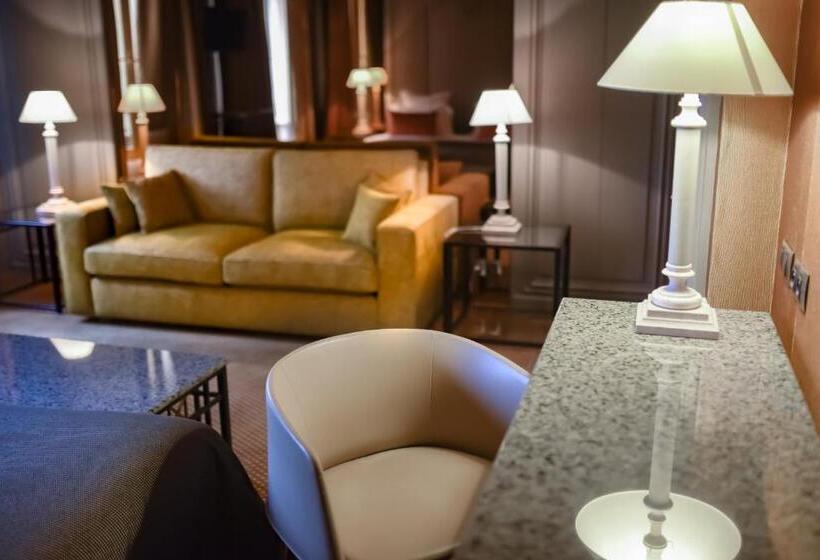هتل Grand Hôtel Du Lion D Or