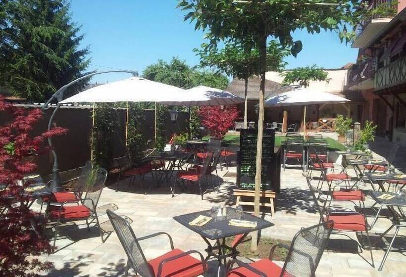 호텔 Hôtel Restaurant La Charrue