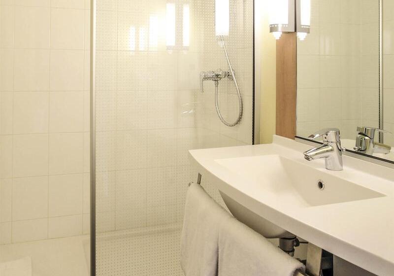 هتل Ibis Châlonsenchampagne