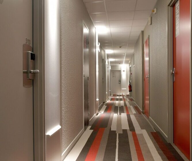 هتل Ibis Saintquentin Basilique