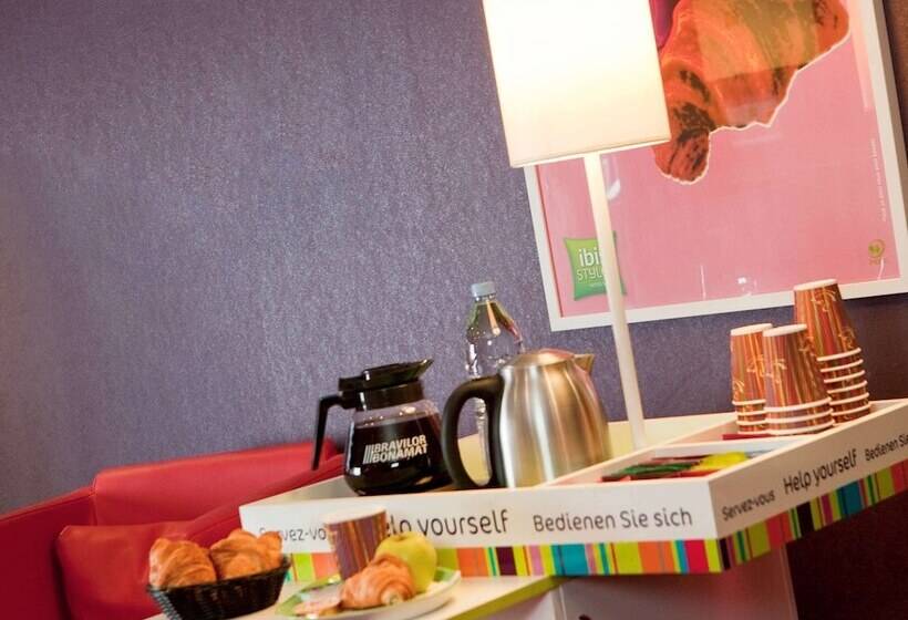 בית מלון כפרי Ibis Styles Fontenay