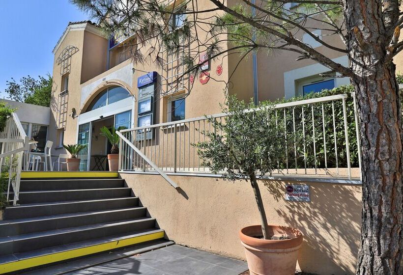 هتل Hôtel Restaurant Kyriad Fréjus