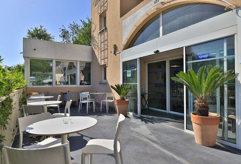 هتل Hôtel Restaurant Kyriad Fréjus
