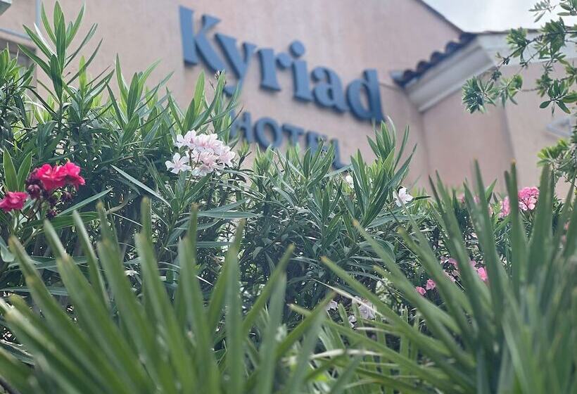 هتل Hôtel Restaurant Kyriad Fréjus