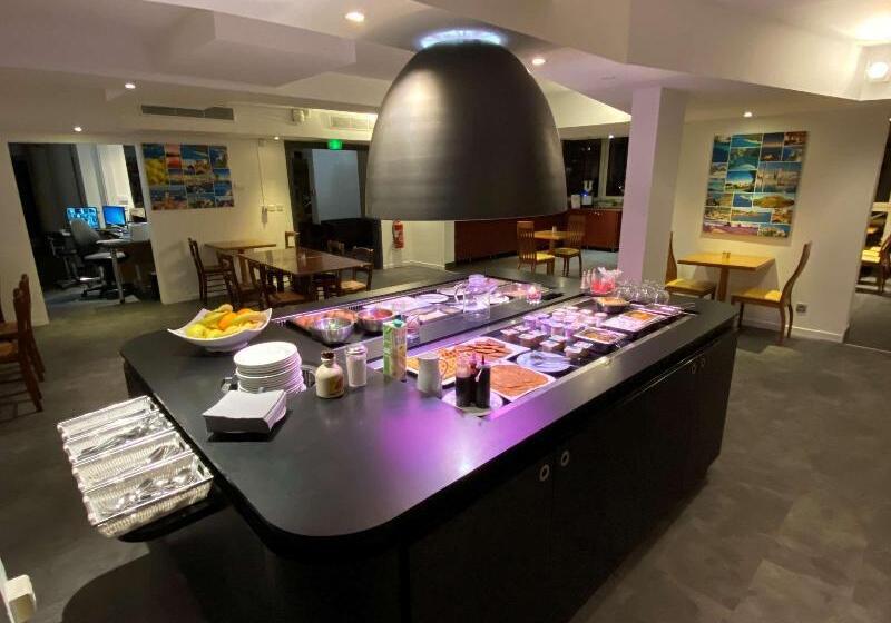 هتل Hôtel Restaurant Kyriad Fréjus