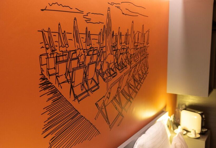 هتل Hôtel Restaurant Kyriad Fréjus