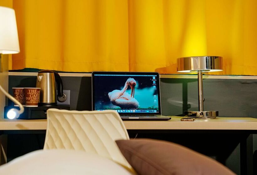 هتل Hôtel Kyriad Lille Nord   Roncq