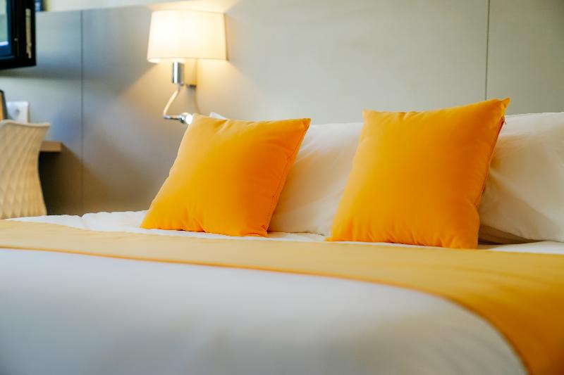هتل Hôtel Kyriad Lille Nord   Roncq
