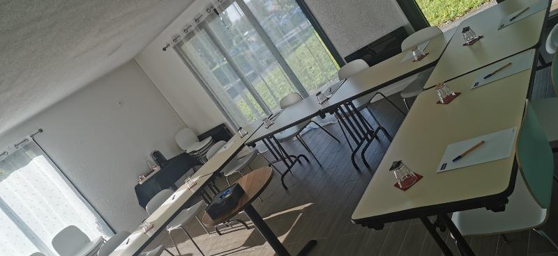 هتل Hôtel Kyriad Lille Nord   Roncq