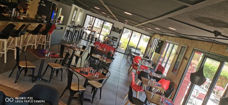 هتل Hôtel Kyriad Lille Nord   Roncq