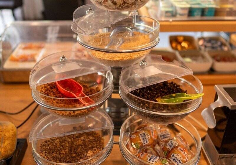 Отель Kyriad Lyon Sud  Sainte Foy