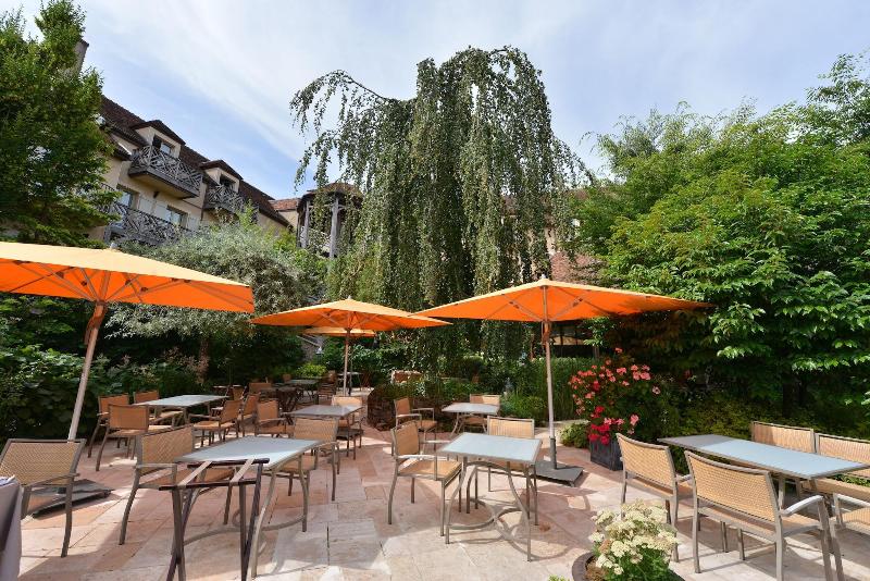 هتل Relais Bernard Loiseau