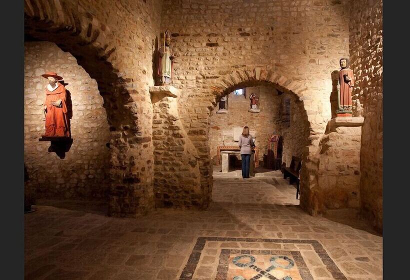 L Ermitage Hotel & Restaurant