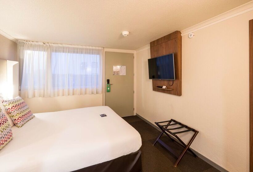 Отель Campanile Montesson Le Vesinet