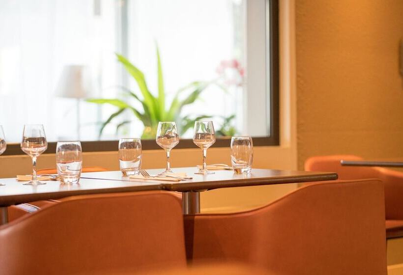 Отель Campanile Montesson Le Vesinet