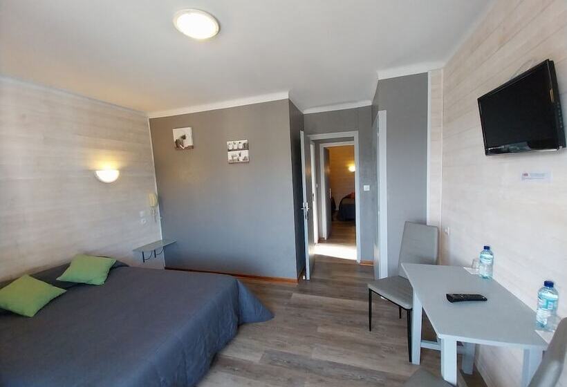 هتل Hôtel L Oustalet