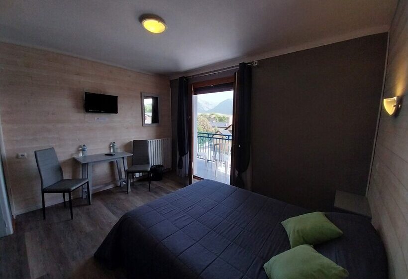 هتل Hôtel L Oustalet