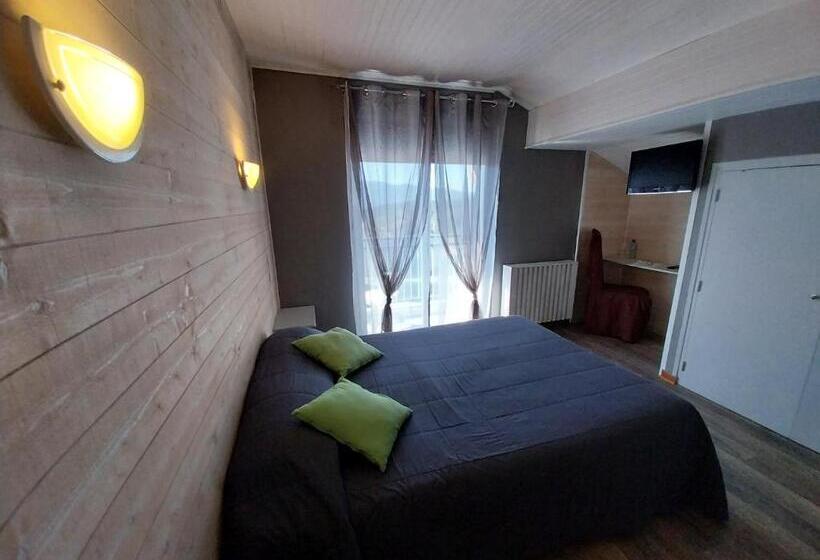 هتل Hôtel L Oustalet