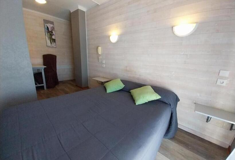 هتل Hôtel L Oustalet