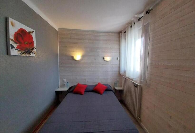 هتل Hôtel L Oustalet