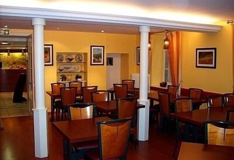Отель Hôtel Le Chêne Vert